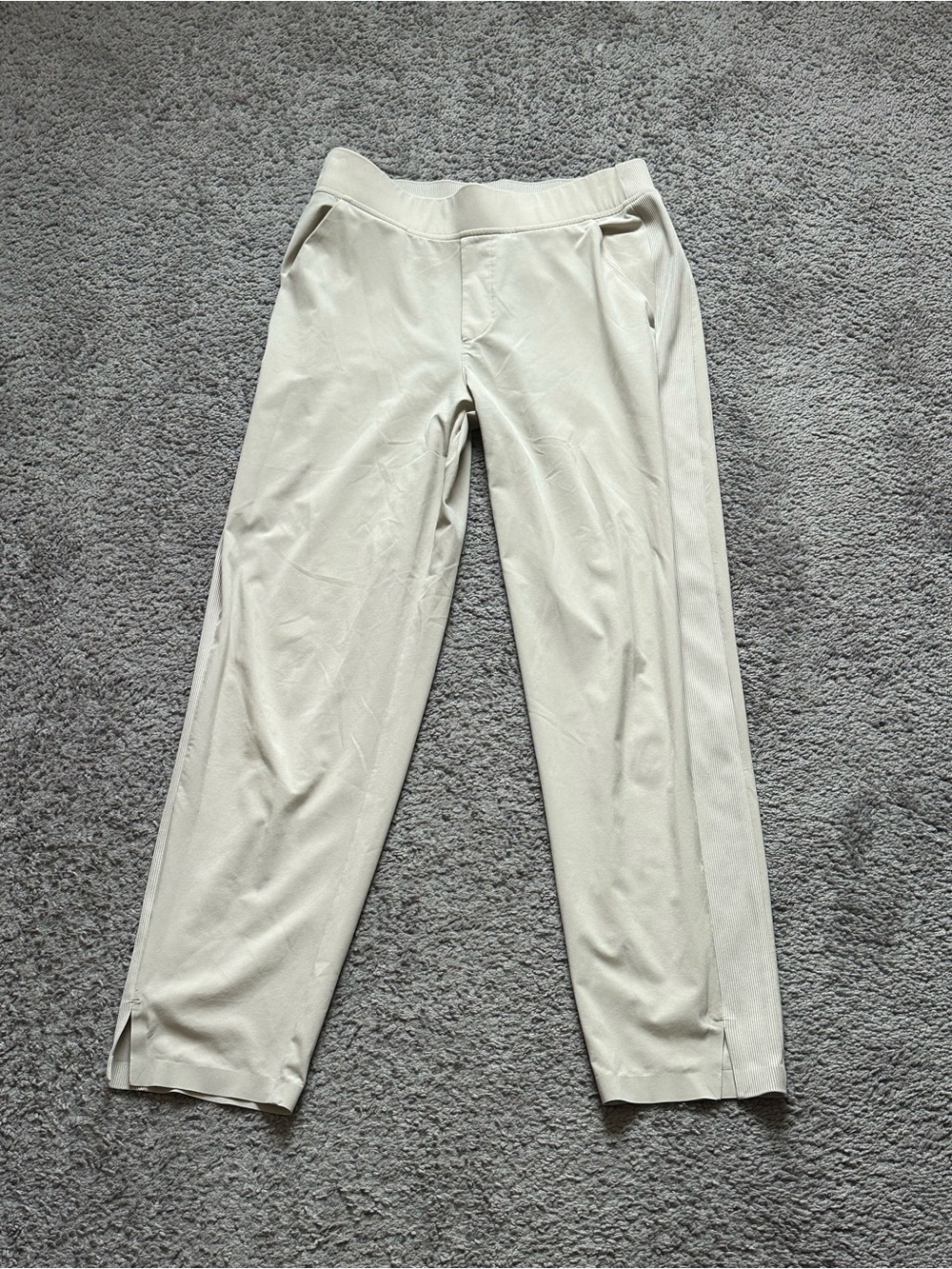 Athleta Women’s Beige Brooklyn Pants 6 Pull On Pockets Stretch Athletic Fit